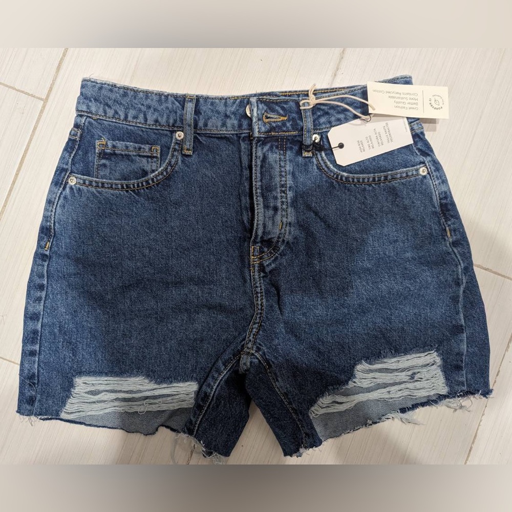Forever 21 Mom Shorts. Blue Jean High Rise Relaxed. Women’s size 29 - Picture 1 of 5